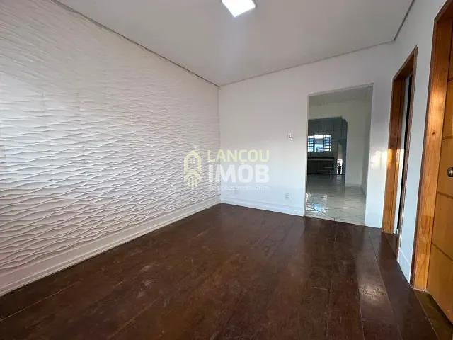 Casa 2 quartos e 2 banheiros, para alugar, no bairro Vila Vianelo em Jundiaí