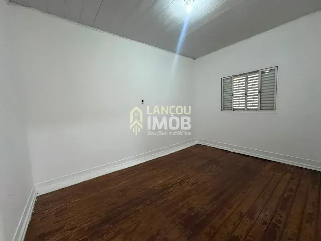 Casa 2 quartos e 2 banheiros, para alugar, no bairro Vila Vianelo em Jundiaí