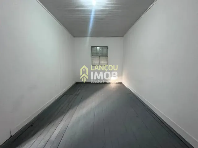 Casa 2 quartos e 2 banheiros, para alugar, no bairro Vila Vianelo em Jundiaí