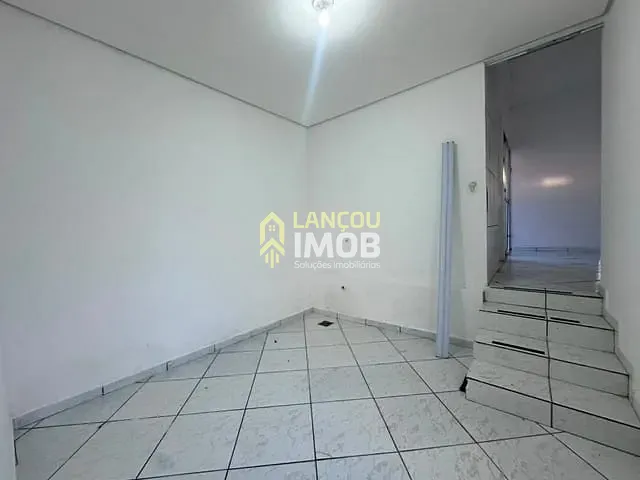Casa 2 quartos e 2 banheiros, para alugar, no bairro Vila Vianelo em Jundiaí
