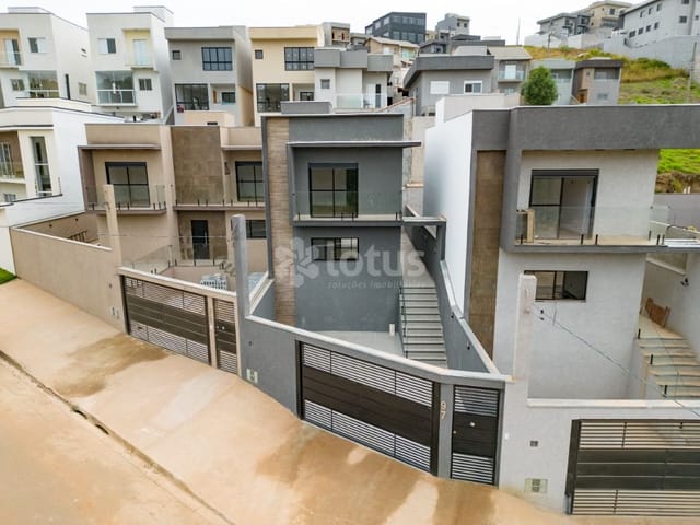 Casa com 217m² 3 quartos e 4 banheiros, à venda, no bairro Portais (Polvilho) em Cajamar