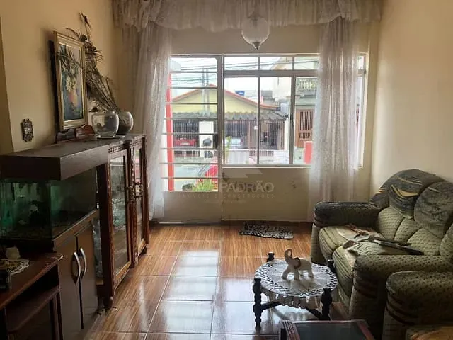 Casa com 250m² 3 quartos e 2 banheiros, à venda, no bairro Parque São Vicente em Mauá