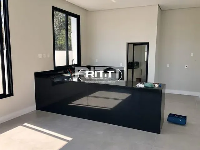 Casa com 411m² 4 quartos e 2 banheiros, à venda, no bairro Parque das Quaresmeiras em Campinas