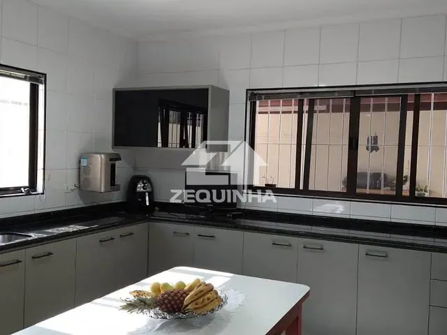 Casa com 250m² 4 quartos e 2 banheiros, à venda, no bairro Adalgisa em Osasco