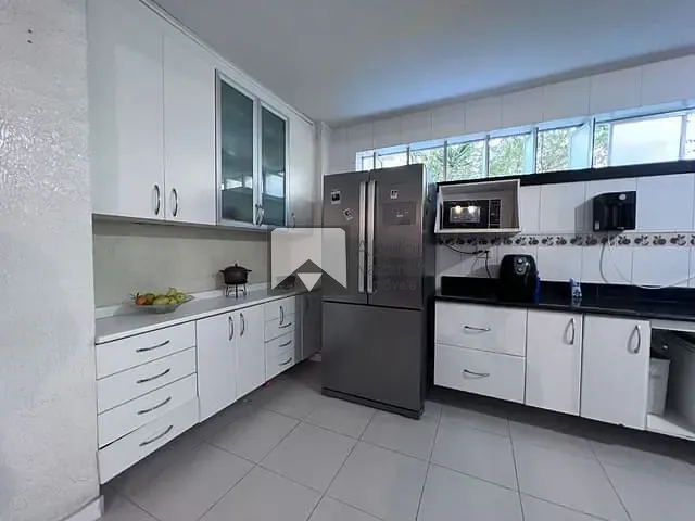 Casa com 360m² 10 quartos e 2 banheiros, à venda, no bairro São Francisco em Niterói