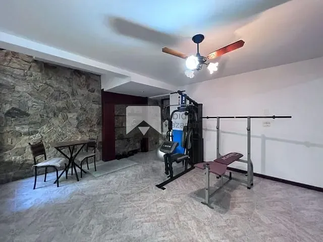 Casa com 360m² 10 quartos e 2 banheiros, à venda, no bairro São Francisco em Niterói