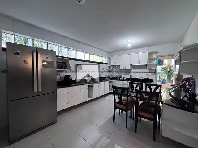 Casa com 360m² 10 quartos e 2 banheiros, à venda, no bairro São Francisco em Niterói