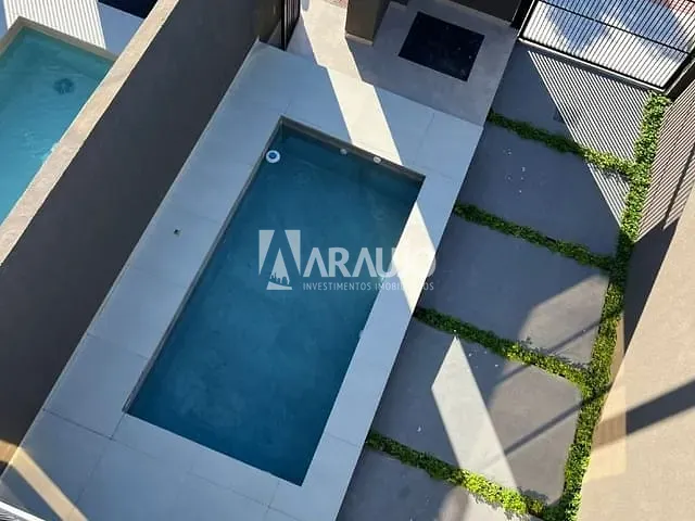 Casa com 150m² 3 quartos e 3 banheiros, à venda, no bairro Barra em Balneário Camboriú