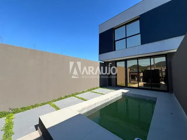 Casa com 150m² 3 quartos e 3 banheiros, à venda, no bairro Barra em Balneário Camboriú