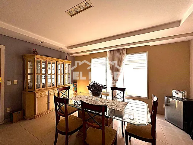 Casa com 450m² 4 quartos e 5 banheiros, à venda, no bairro Jardim Itália em Cuiabá