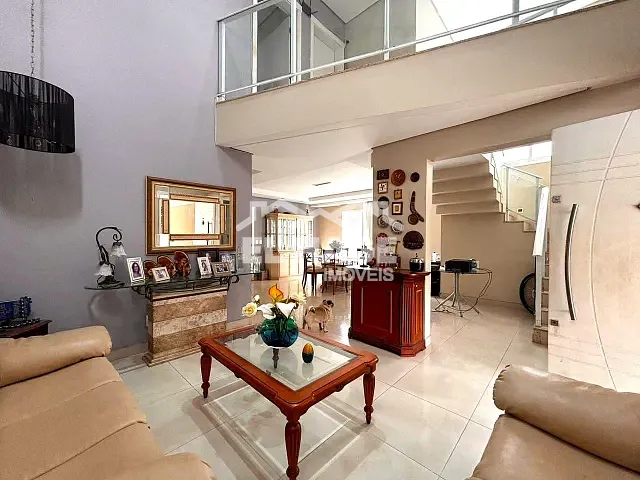 Casa com 450m² 4 quartos e 5 banheiros, à venda, no bairro Jardim Itália em Cuiabá