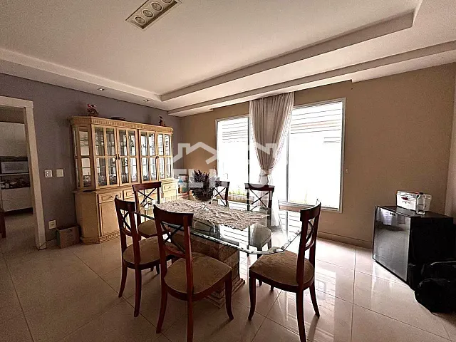 Casa com 450m² 4 quartos e 5 banheiros, à venda, no bairro Jardim Itália em Cuiabá
