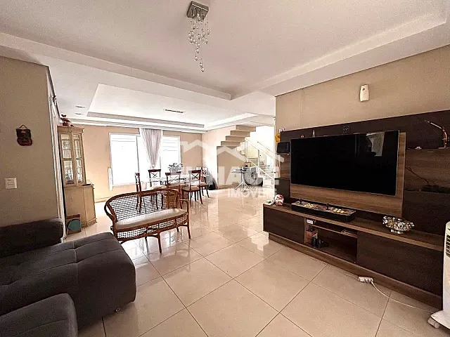 Casa com 450m² 4 quartos e 5 banheiros, à venda, no bairro Jardim Itália em Cuiabá
