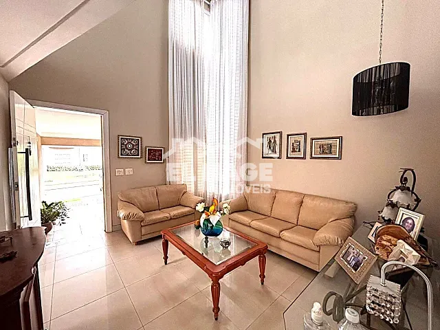 Casa com 450m² 4 quartos e 5 banheiros, à venda, no bairro Jardim Itália em Cuiabá