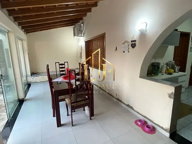 Casa com 342m² 1 quarto e 1 banheiro, à venda, no bairro Dom Aquino em Cuiabá