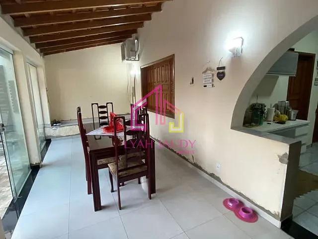 Casa com 342m² 1 quarto e 1 banheiro, à venda, no bairro Dom Aquino em Cuiabá