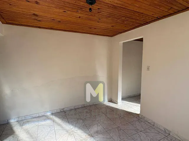 Casa com 100m² 2 quartos e 1 banheiro, para alugar, no bairro Centro em Serrana