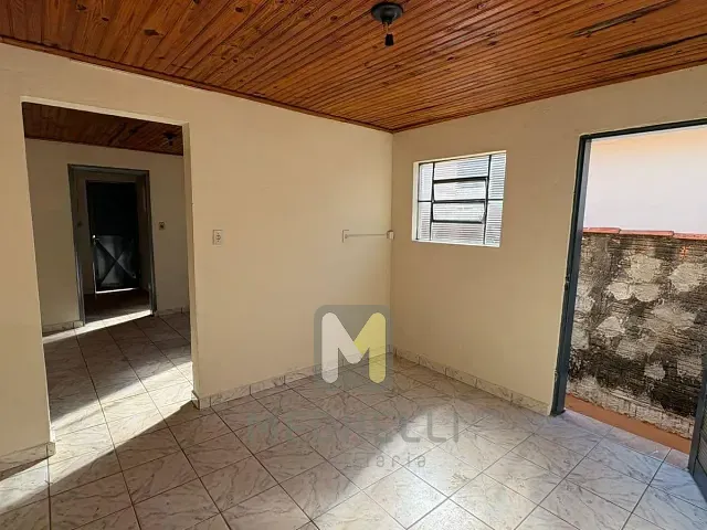 Casa com 100m² 2 quartos e 1 banheiro, para alugar, no bairro Centro em Serrana