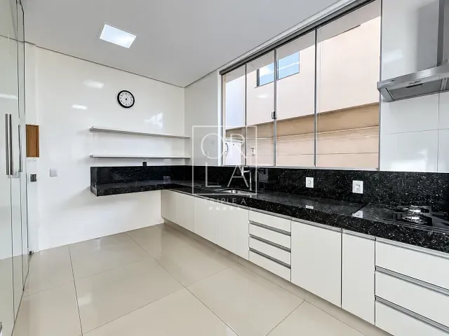 Casa com 471m² 4 quartos e 6 banheiros, à venda, no bairro Jardins Verona em Goiânia