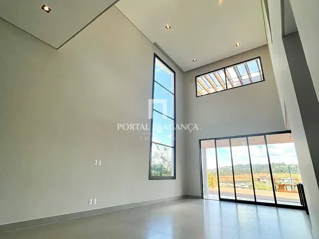 Casa com 450m² 3 quartos e 5 banheiros, à venda ou para alugar, no bairro Condomínio Vale das Águas em Bragança Paulista