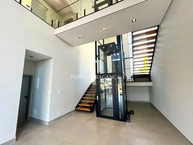 Casa com 450m² 3 quartos e 5 banheiros, à venda ou para alugar, no bairro Condomínio Vale das Águas em Bragança Paulista