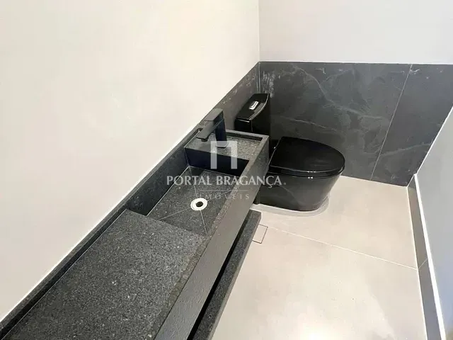 Casa com 450m² 3 quartos e 5 banheiros, à venda ou para alugar, no bairro Condomínio Vale das Águas em Bragança Paulista