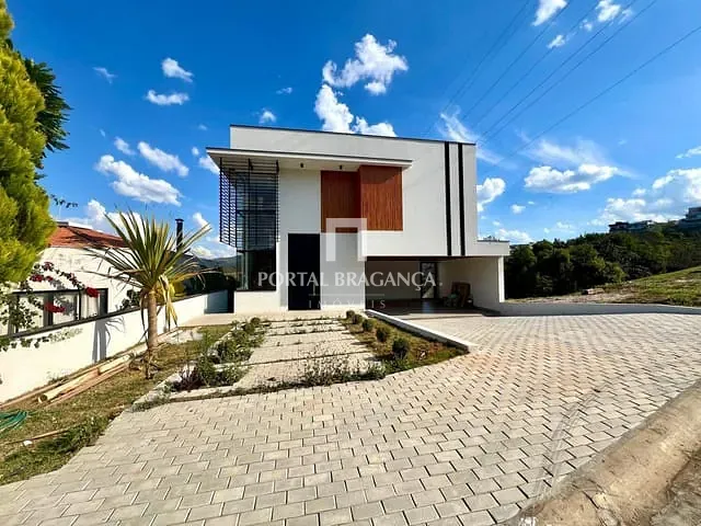 Casa com 450m² 3 quartos e 5 banheiros, à venda ou para alugar, no bairro Condomínio Vale das Águas em Bragança Paulista