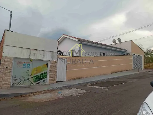 Casa com 250m² 4 quartos e 2 banheiros, à venda, no bairro Bela Vista em Guaxupé
