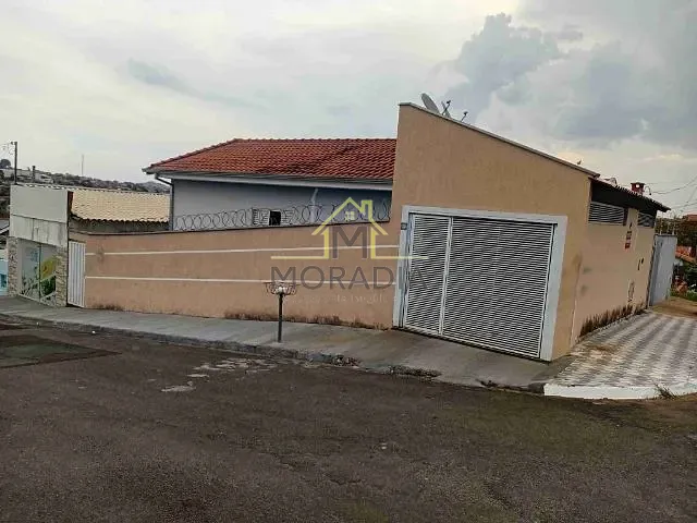 Casa com 250m² 4 quartos e 2 banheiros, à venda, no bairro Bela Vista em Guaxupé