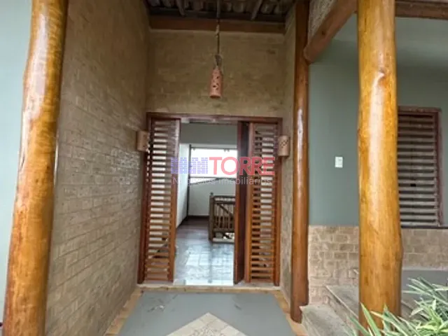 Casa com 620m² 4 quartos e 3 banheiros, à venda ou para alugar, no bairro Nossa Senhora da Vitória em Ilhéus