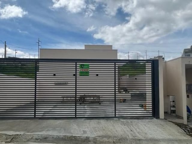 Casa 2 quartos e 1 banheiro, à venda, no bairro Recanto do Sol em Extrema