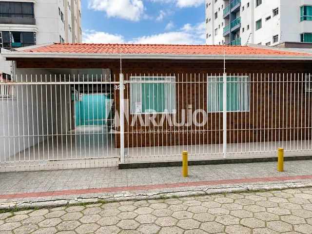 Casa com 216m² 2 quartos e 1 banheiro, à venda, no bairro São João em Itajaí