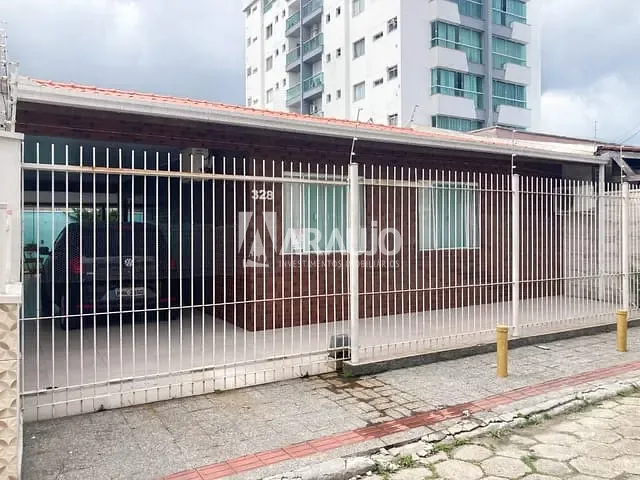 Casa com 216m² 2 quartos e 1 banheiro, à venda, no bairro São João em Itajaí