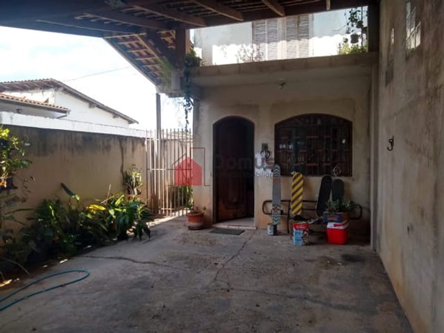 Casa à venda, no bairro Loteamento Residencial Andrade em Pindamonhangaba