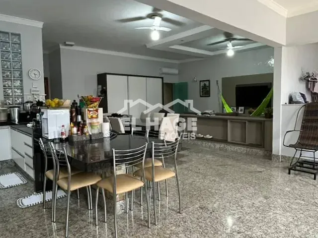 Casa com 400m² 4 quartos e 3 banheiros, à venda, no bairro Jardim Itália em Cuiabá