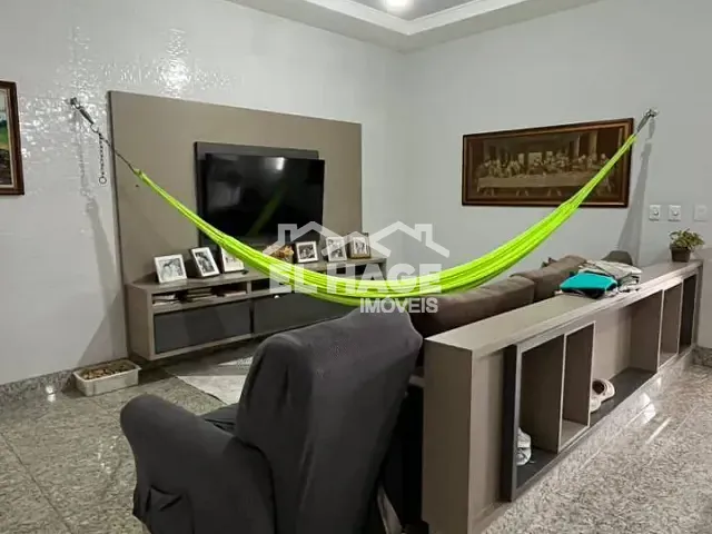 Casa com 400m² 4 quartos e 3 banheiros, à venda, no bairro Jardim Itália em Cuiabá