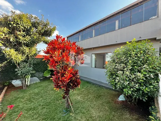 Casa com 348m² 4 quartos e 2 banheiros, à venda, no bairro Jardim Caviuna em Rolândia