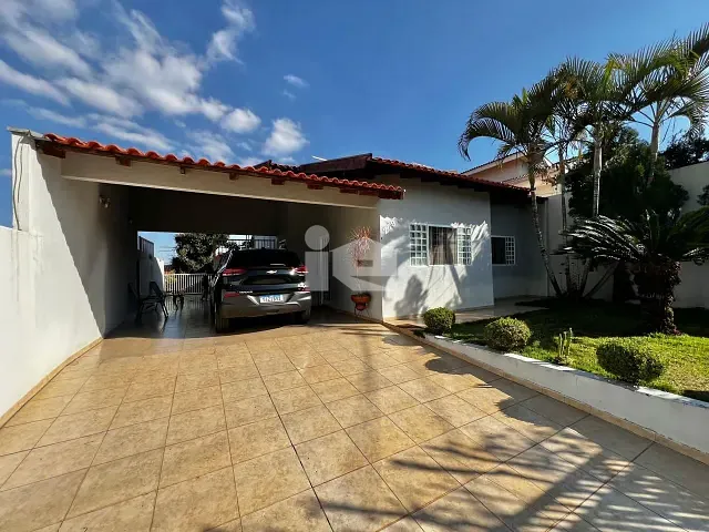Casa com 348m² 4 quartos e 2 banheiros, à venda, no bairro Jardim Caviuna em Rolândia