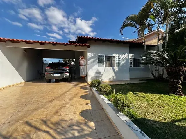 Casa com 348m² 4 quartos e 2 banheiros, à venda, no bairro Jardim Caviuna em Rolândia
