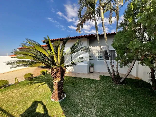 Casa com 348m² 4 quartos e 2 banheiros, à venda, no bairro Jardim Caviuna em Rolândia