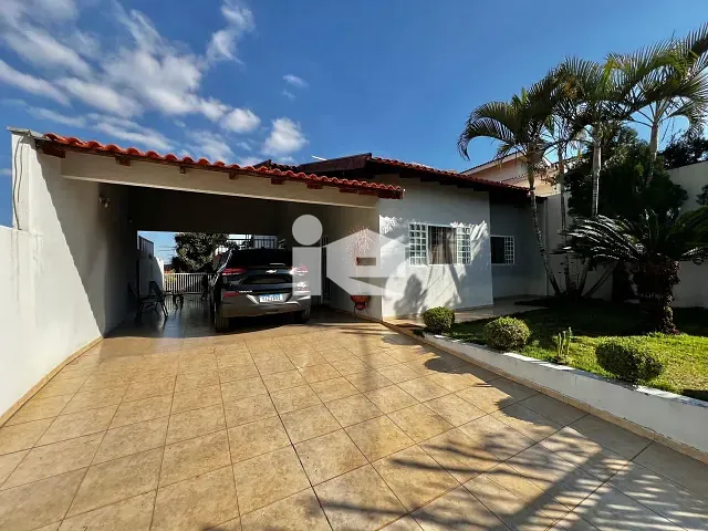 Casa com 348m² 4 quartos e 2 banheiros, à venda, no bairro Jardim Caviuna em Rolândia