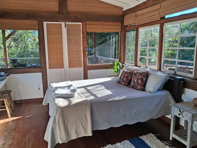 Casa 6 quartos e 5 banheiros, à venda ou para alugar, no bairro Costa Bela em Ilhabela
