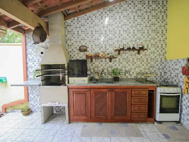 Casa com 212m² 5 quartos e 3 banheiros, à venda, no bairro São Sebastião em Itajubá