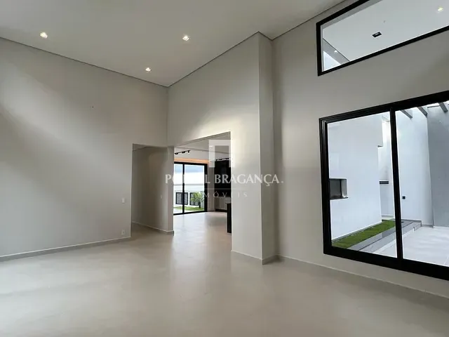 Casa 3 quartos e 5 banheiros, à venda, no bairro Condomínio Residencial Euroville II em Bragança Paulista