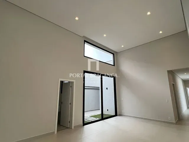 Casa 3 quartos e 5 banheiros, à venda, no bairro Condomínio Residencial Euroville II em Bragança Paulista