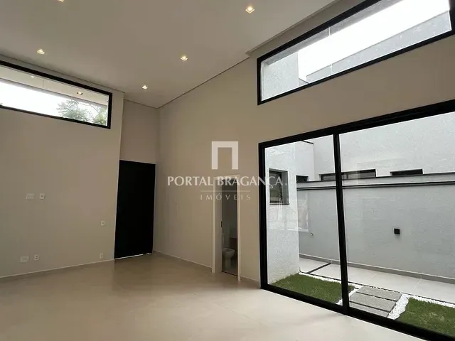 Casa 3 quartos e 5 banheiros, à venda, no bairro Condomínio Residencial Euroville II em Bragança Paulista