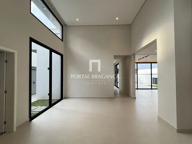 Casa 3 quartos e 5 banheiros, à venda, no bairro Condomínio Residencial Euroville II em Bragança Paulista