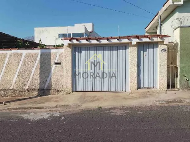 Casa com 300m² 2 quartos e 1 banheiro, à venda, no bairro Jd Dom Herminio em Guaxupé