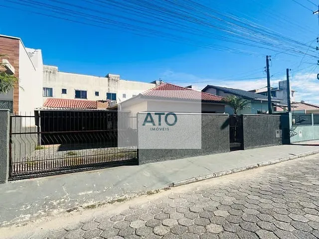Casa 2 quartos e 1 banheiro, à venda, no bairro Universitário em Tijucas