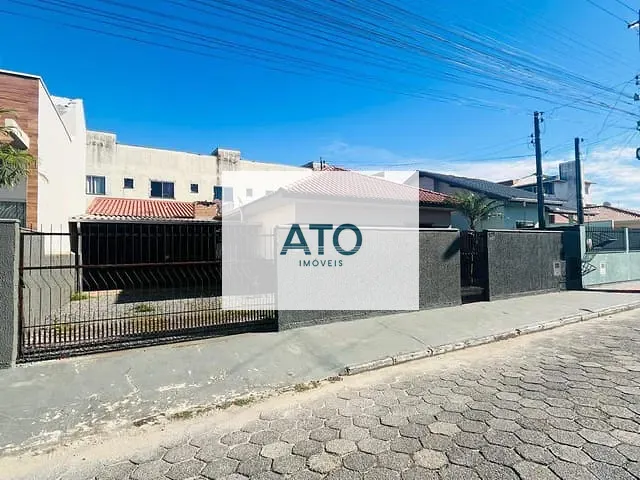 Casa 2 quartos e 1 banheiro, à venda, no bairro Universitário em Tijucas